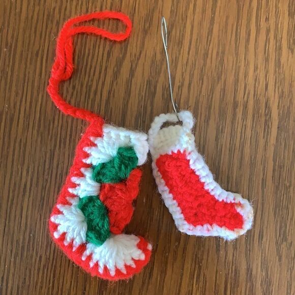 Collection of kitschy handmade yarn Christmas tree ornaments - Picture 3 of 12